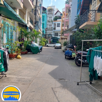 CẦN BÁN GẤP NHÀ HẺM XE HƠI NGUYỄN VĂN CỪ Q.1