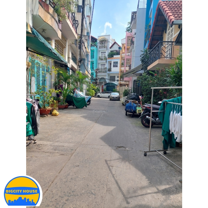 CẦN BÁN GẤP NHÀ HẺM XE HƠI NGUYỄN VĂN CỪ Q.1