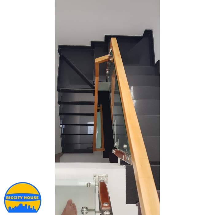 Bán Nhà Mới Xây Đường Sư Vạn Hạnh Gía 7.3 Tỷ TL